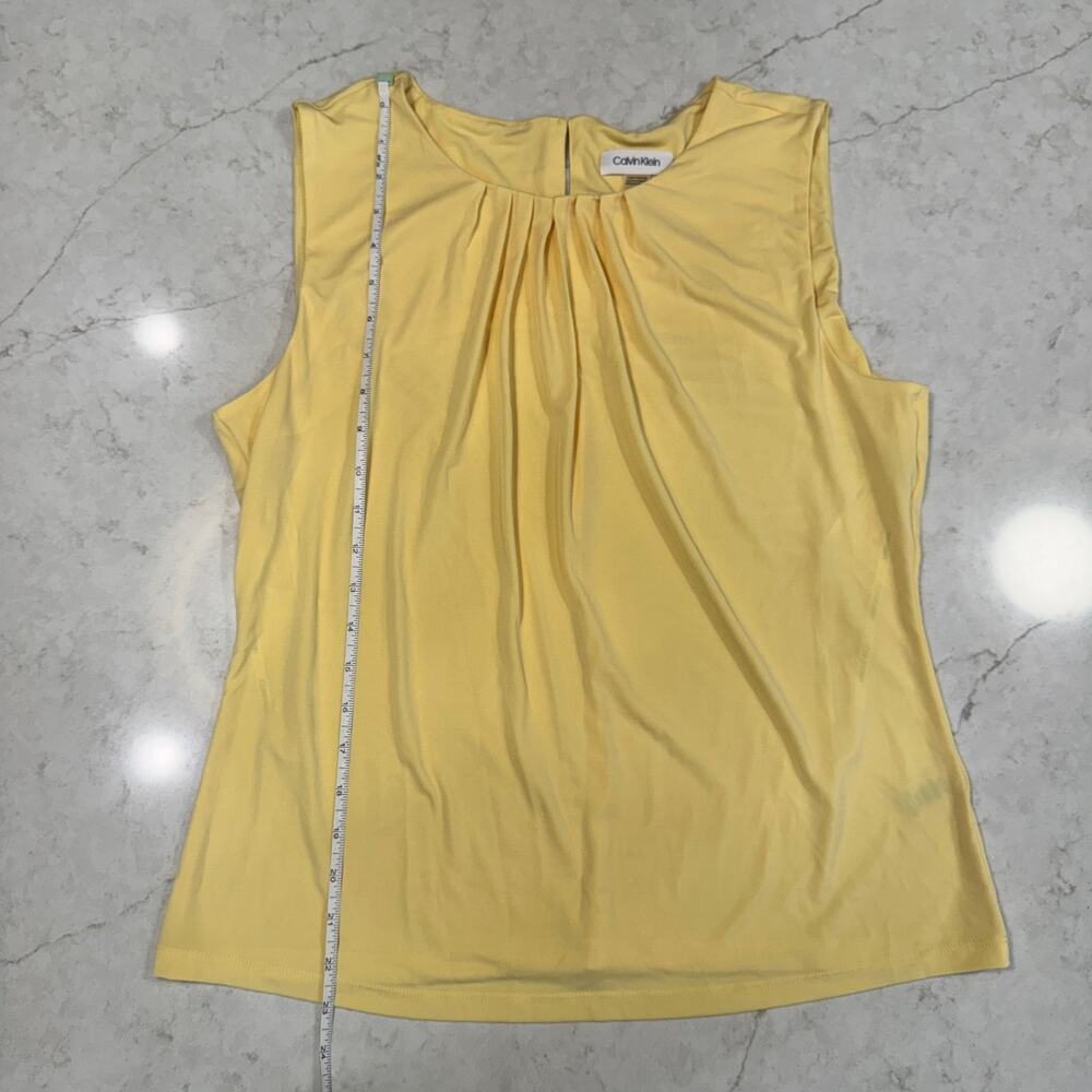 Calvin Klein Butter Yellow Sleeveless Pleated Blouse Women's 14 Quiet Luxury Top - Picture 5 of 16